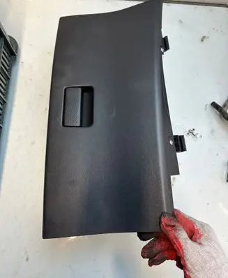 Suzuki Swift I Glove box 132123