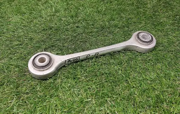 Volkswagen Touareg II Front lower control arm/wishbone 7L0411317