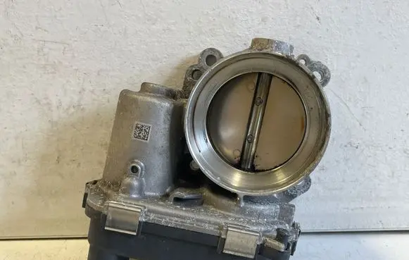 Audi Q3 F3 Throttle valve 04E133062T