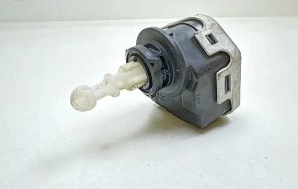 Toyota Corolla Verso E121 Headlight level adjustment motor 00787808