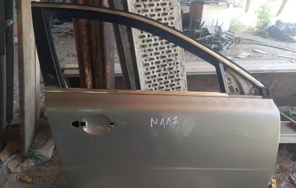 Volvo V70 Front door