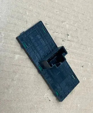 Volkswagen Polo V 6R Rear glass lock/latch E482 5G0959857D