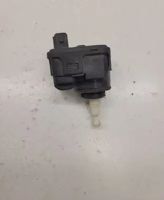 Volkswagen Golf III Headlight level adjustment motor 00728200