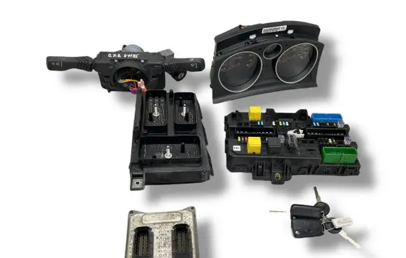 Opel Zafira B Engine ECU kit and lock set 