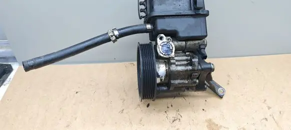 Mercedes-Benz E W212 Power steering pump A0064664701