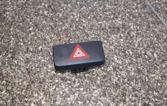 Nissan Pixo Hazard light switch