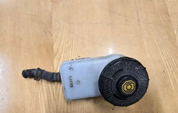 Honda CR-V Brake fluid reservoir 0204255769