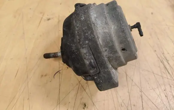 BMW X5 E53 Engine mount bracket 675844402 6758444