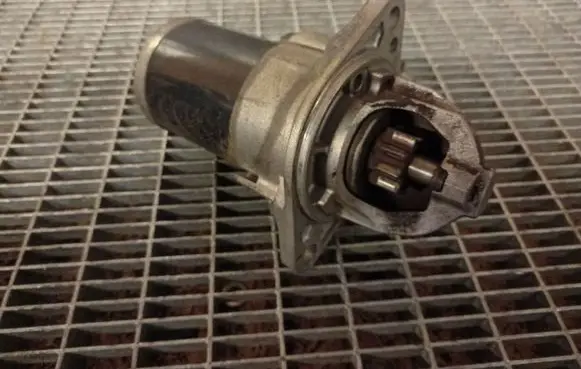 Subaru Impreza III Starter motor 23300AA570 M000T20175