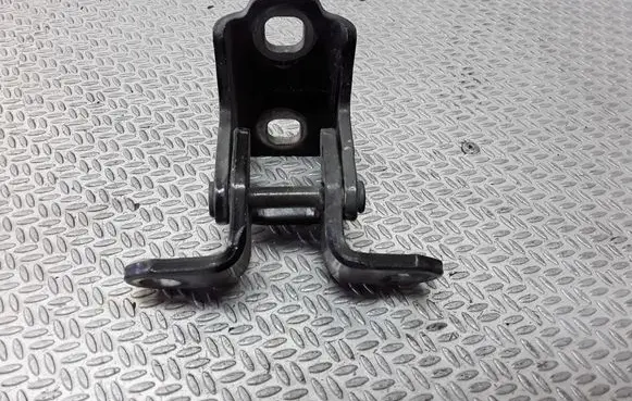 Saab 9-3 Ver2 Front door lower hinge 