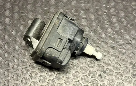 Audi A6 S6 C5 4B Headlight level adjustment motor 8L0941295