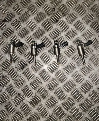 Jaguar F-Pace Fuel injector