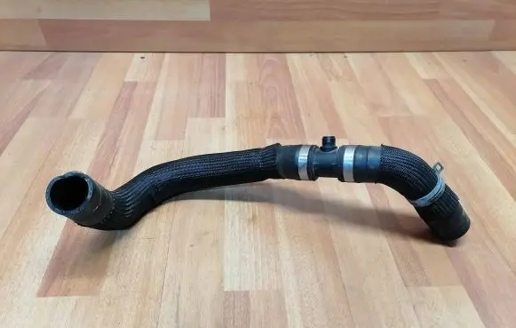 Engine coolant pipe/hose