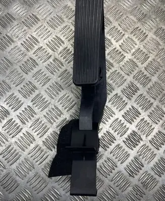 Mercedes-Benz E W211 Accelerator throttle pedal A2113000404 91718311