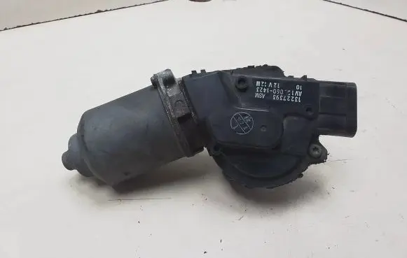 Opel Insignia A Wiper motor 13227393 AV150601423