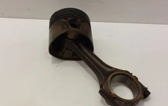 Volkswagen PASSAT B3 Piston 