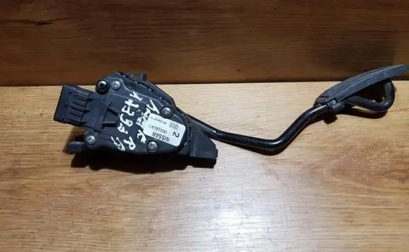 Nissan Almera N16 Accelerator throttle pedal 18002au410