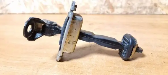 Chevrolet Epica Front door check strap stopper 96326817