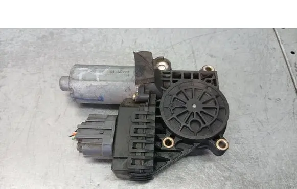 Ford Focus Front door window regulator motor 0130821767