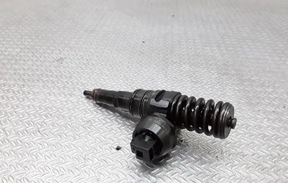 Audi A4 S4 B6 8E 8H Fuel injector 038130073BA