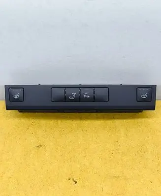 Mercedes-Benz E W212 Seat heating switch A2128202610 083700 33911101