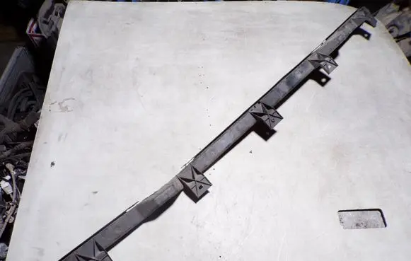 Front bumper mounting bracket
