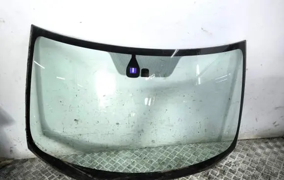 Mitsubishi Outlander Front windscreen/windshield window 