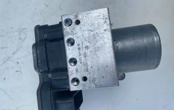 Mercedes-Benz S W222 ABS Pump A2224315912