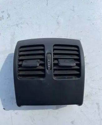 Mercedes-Benz C W204 Rear air vent grill A2048300954