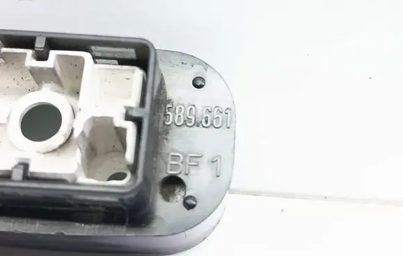 Mercedes-Benz C W203 Tailgate opening switch 589661