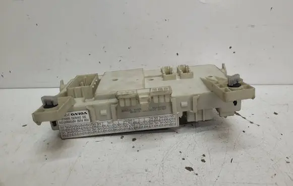 Volvo V50 Fuse module 31268178 F59F60F61 75A15A15A