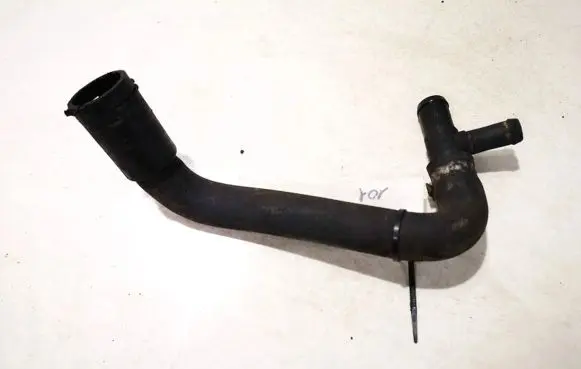 Volkswagen PASSAT B5 Engine coolant pipe/hose 8d0819371h