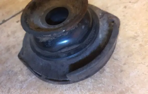 Volkswagen PASSAT B3 Front coil spring rubber mount 333512149b
