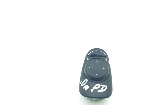 Wing mirror switch