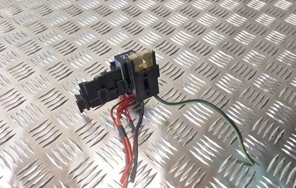 Audi A6 S6 C5 4B Glow plug pre-heat relay 443951253AA 899574000