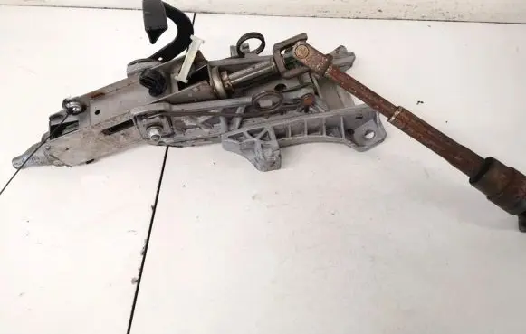 Ford Focus Steering wheel axle 4m513c529fc 4m51-3c529-fc