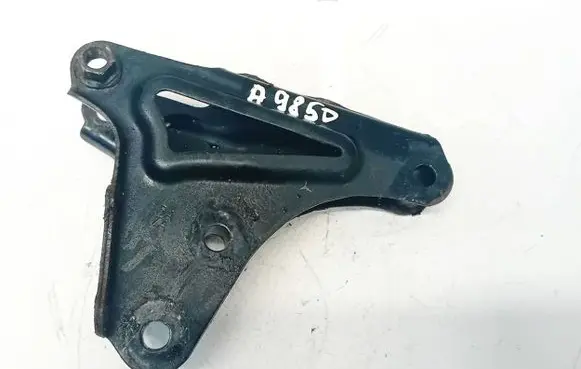 Honda FR-V Engine mounting bracket