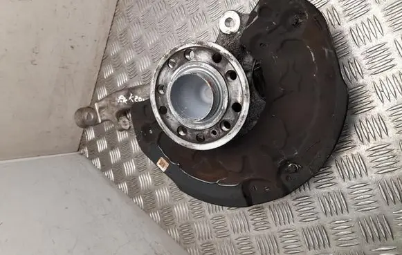 Mercedes-Benz C W206 Front wheel hub A2060100