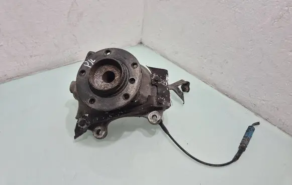 BMW 5 E60 E61 Front wheel hub 