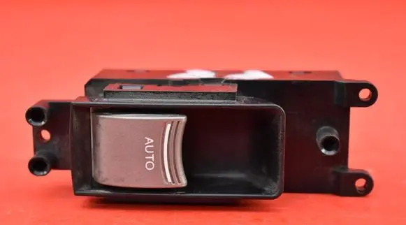 Honda Legend Electric window control switch 35760-SJA-013