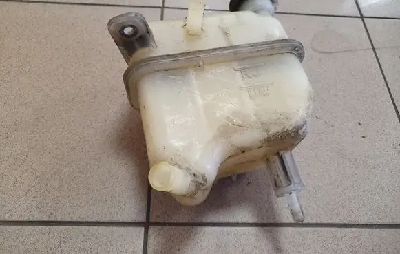Toyota Urban Cruiser (XP110) Coolant expansion tank/reservoir 1648033030