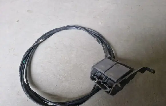 Mazda BT-50 Fuel cap flap release cable 