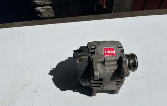 Volkswagen PASSAT B7 Generator/alternator 03L903023B
