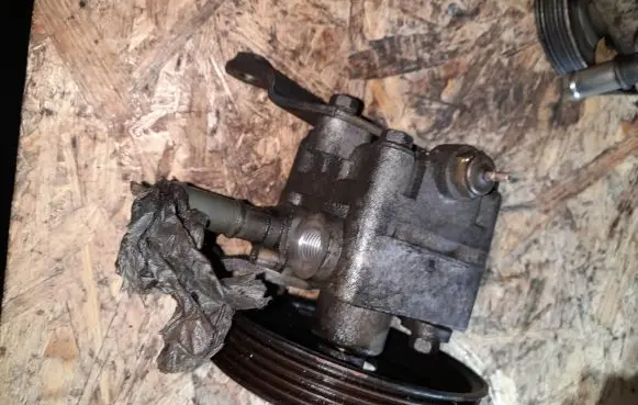 Mazda 626 Power steering pump GE4T32650A 7X284300