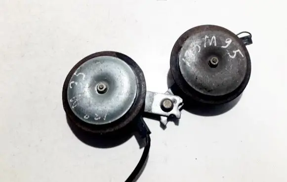 Mazda 323 Horn signal e200933 km-80g1