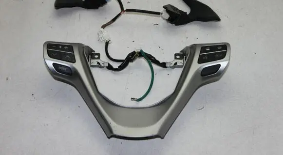 Steering wheel buttons/switches