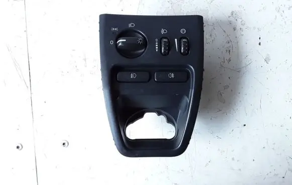 Volvo XC90 Light switch 8685452