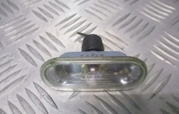 Volkswagen Fox Front fender indicator light