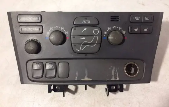 Volvo V70 Climate control unit 8682930
