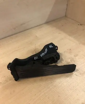 Volkswagen PASSAT B6 Accelerator throttle pedal 1K1721503AB